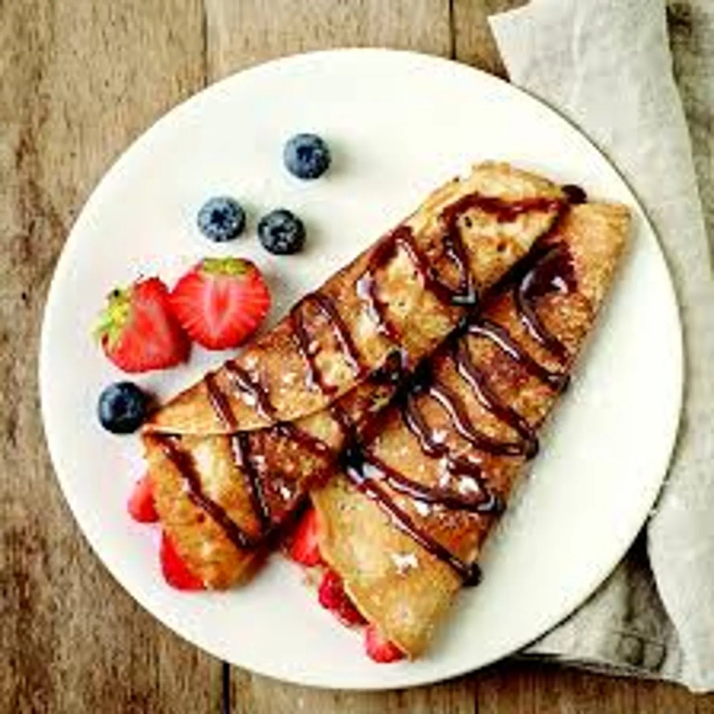 Sweet crepes with Nutella and fruit